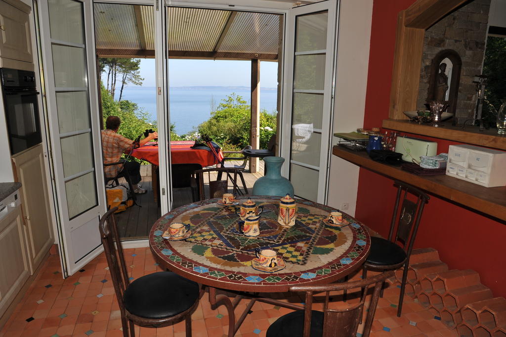 Les Fous De Bassans Bed & Breakfast Poullan-sur-Mer Bagian luar foto