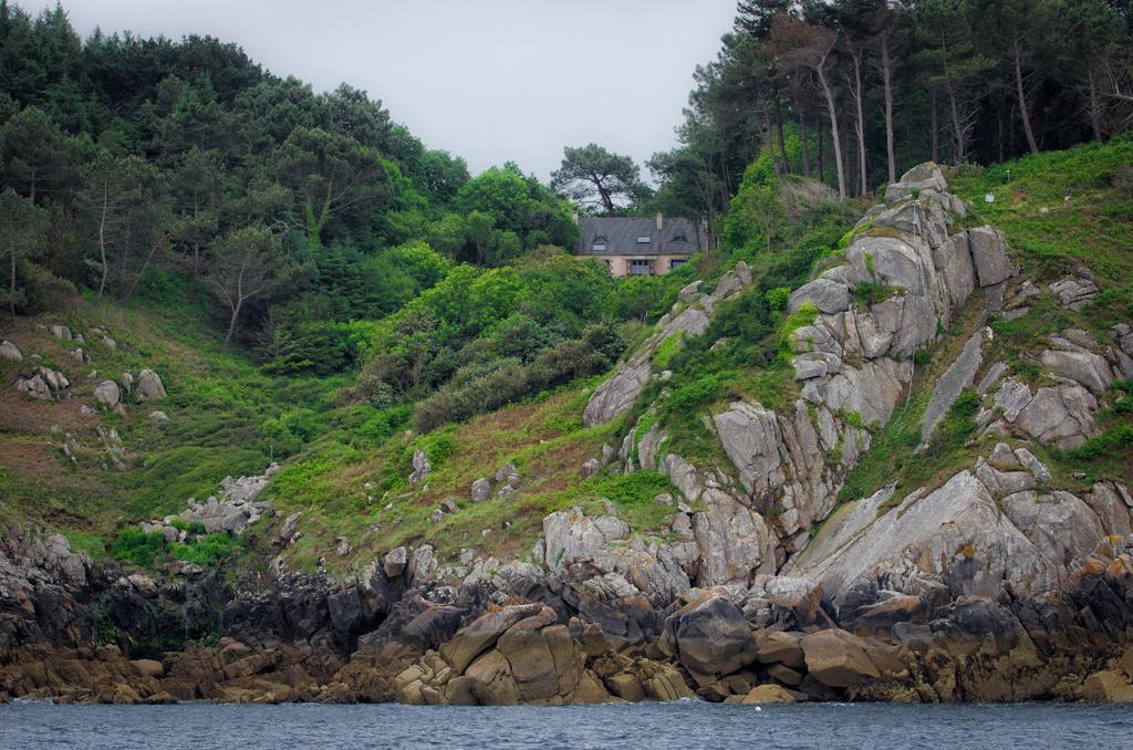 Les Fous De Bassans Bed & Breakfast Poullan-sur-Mer Bagian luar foto