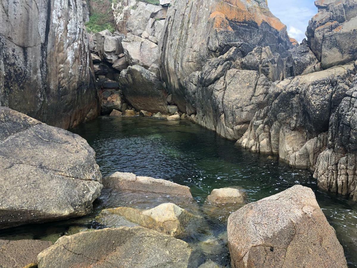 Les Fous De Bassans Bed & Breakfast Poullan-sur-Mer Bagian luar foto